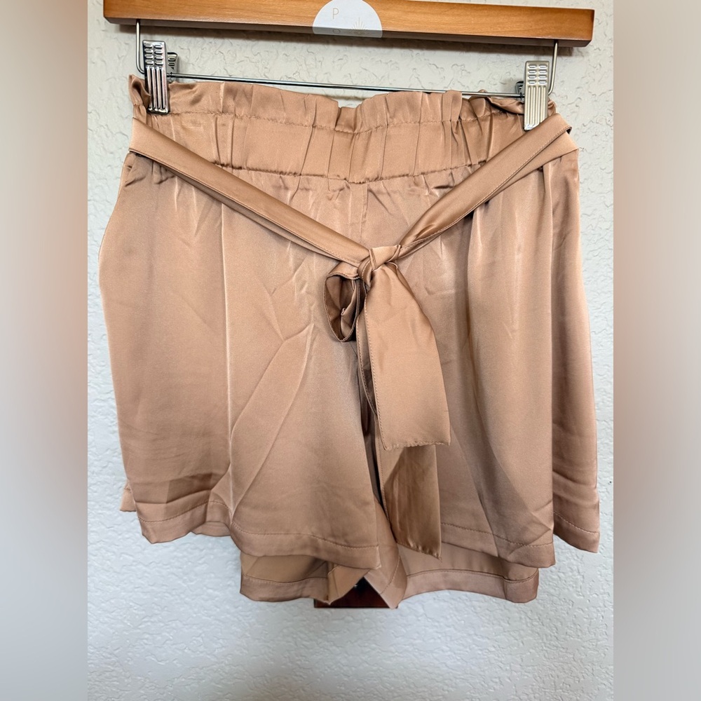 NWT VINTAGE HAVANA SATIN PAPERBAG WAIST SHORTS, TAUPE, MEDIUM
